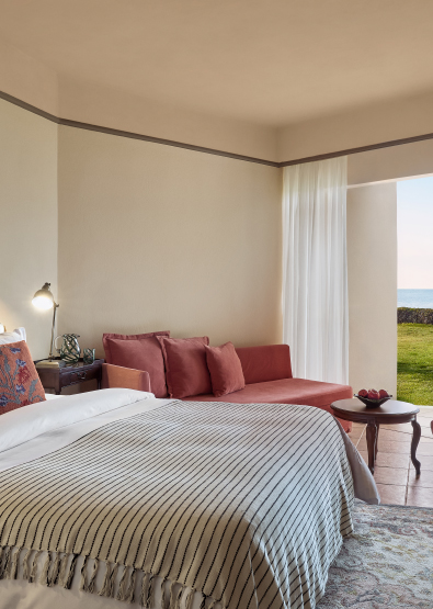 01-grecotel-egnatia-deluxe-guestroom-veranda