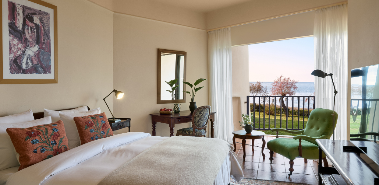 01-grecotel-egnatia-deluxe-guestroom-private-balcony