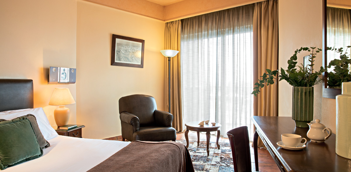 egnatia-superior-guestroom-grand-hotel-egnatia-double-bed